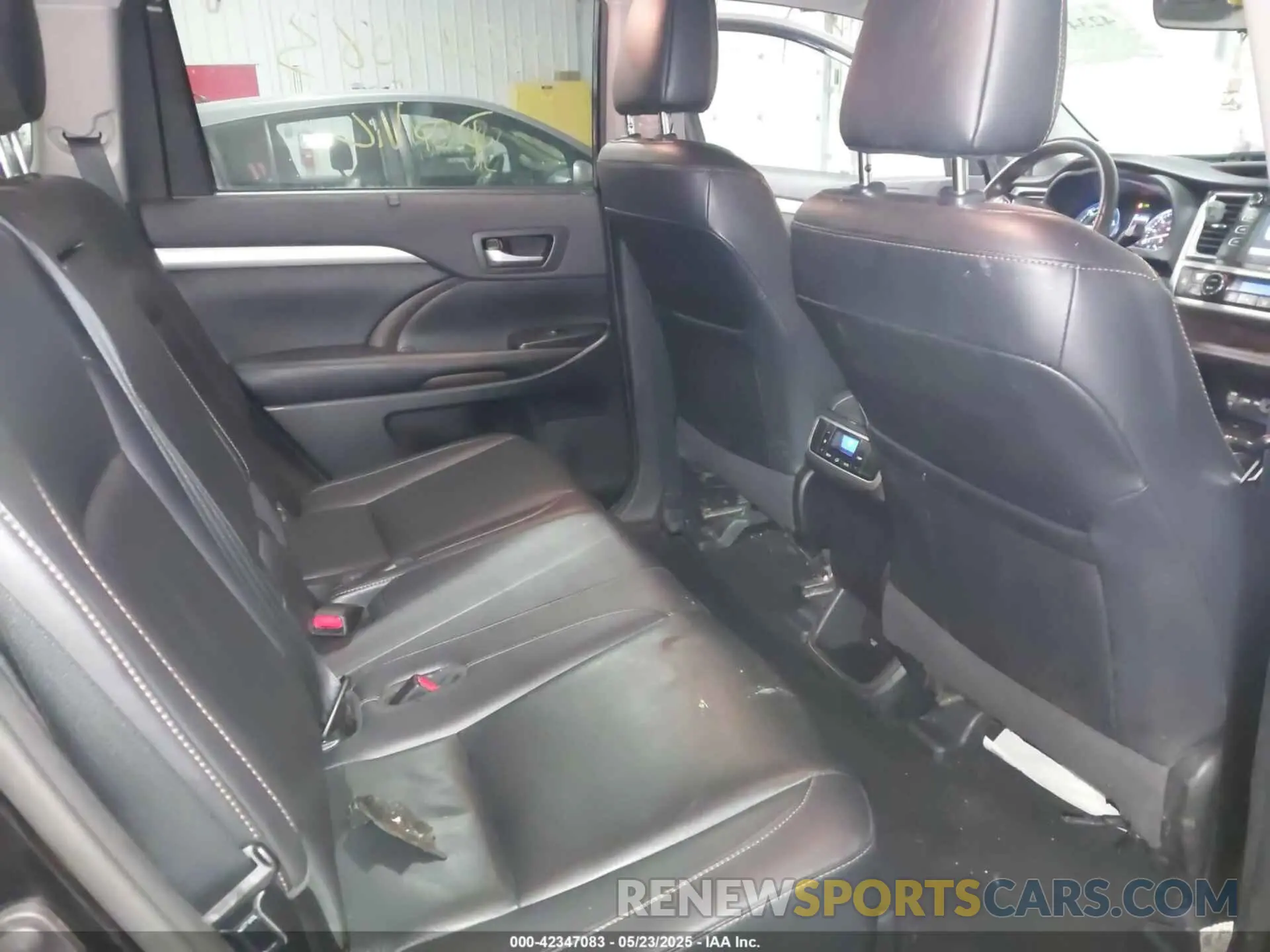 8 fotografías del automóvil dañado 5TDJGRFH7KS078437 TOYOTA HIGHLANDER HYBRID 2019