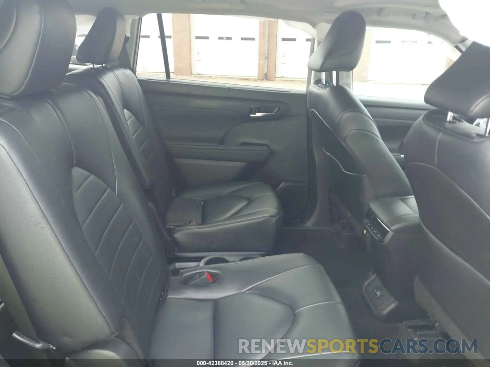 8 fotografías del automóvil dañado 5TDKARAH0RS529652 TOYOTA HIGHLANDER HYBRID 2024