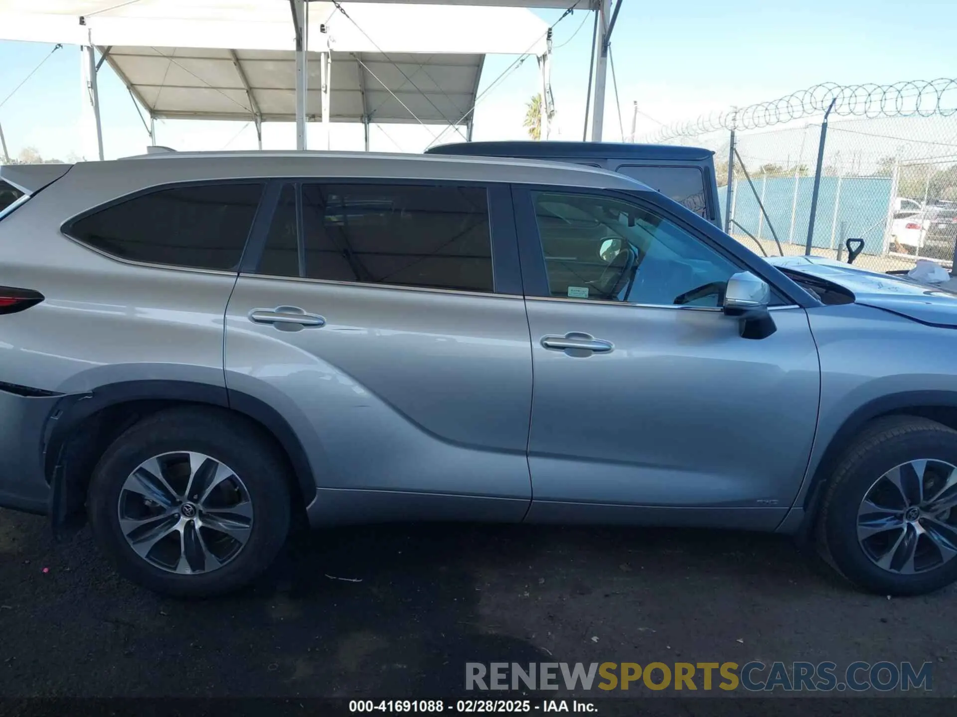 13 fotografías del automóvil dañado 5TDKBRCH3RS143382 TOYOTA HIGHLANDER HYBRID 2024