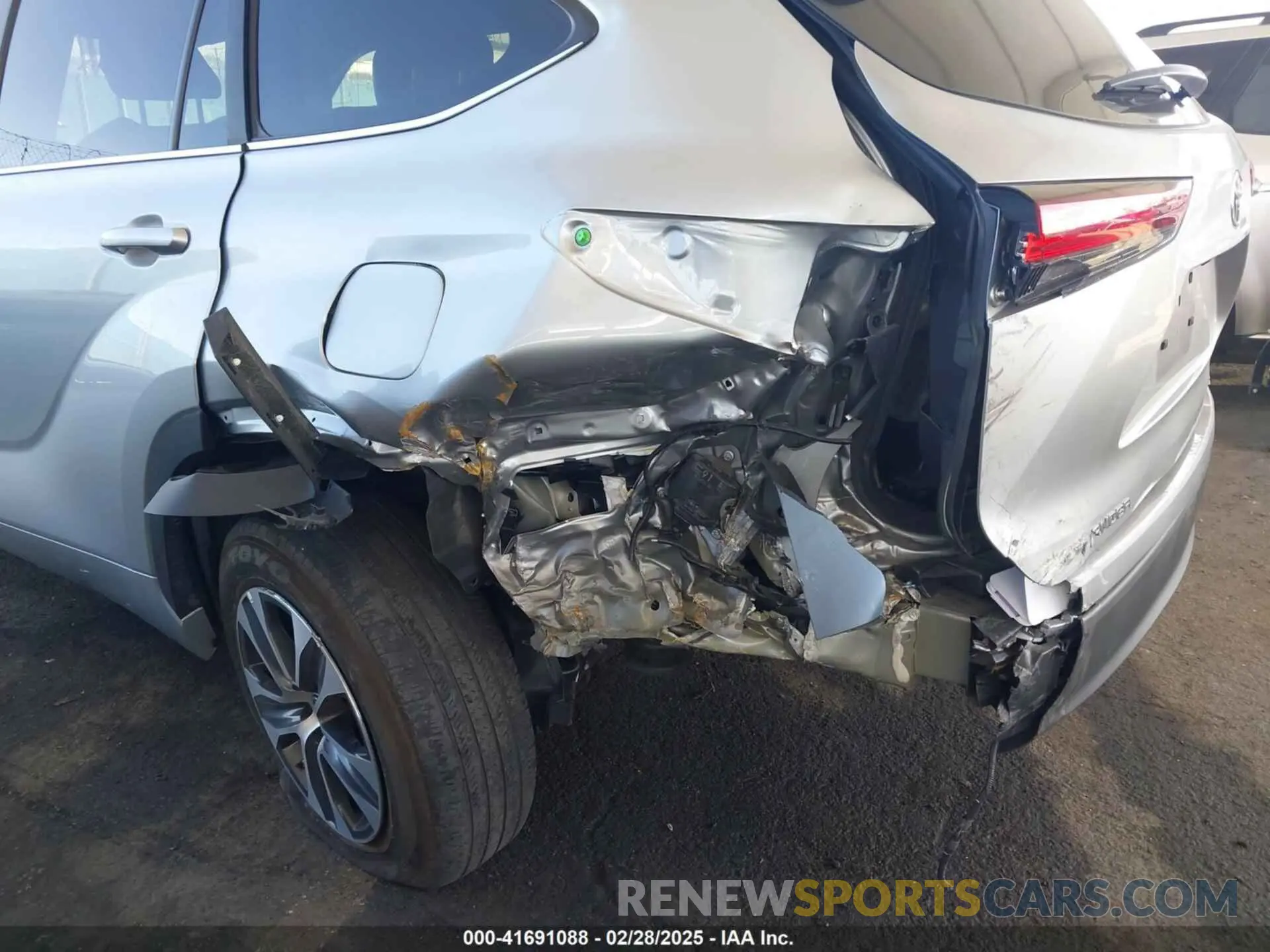 19 fotografías del automóvil dañado 5TDKBRCH3RS143382 TOYOTA HIGHLANDER HYBRID 2024