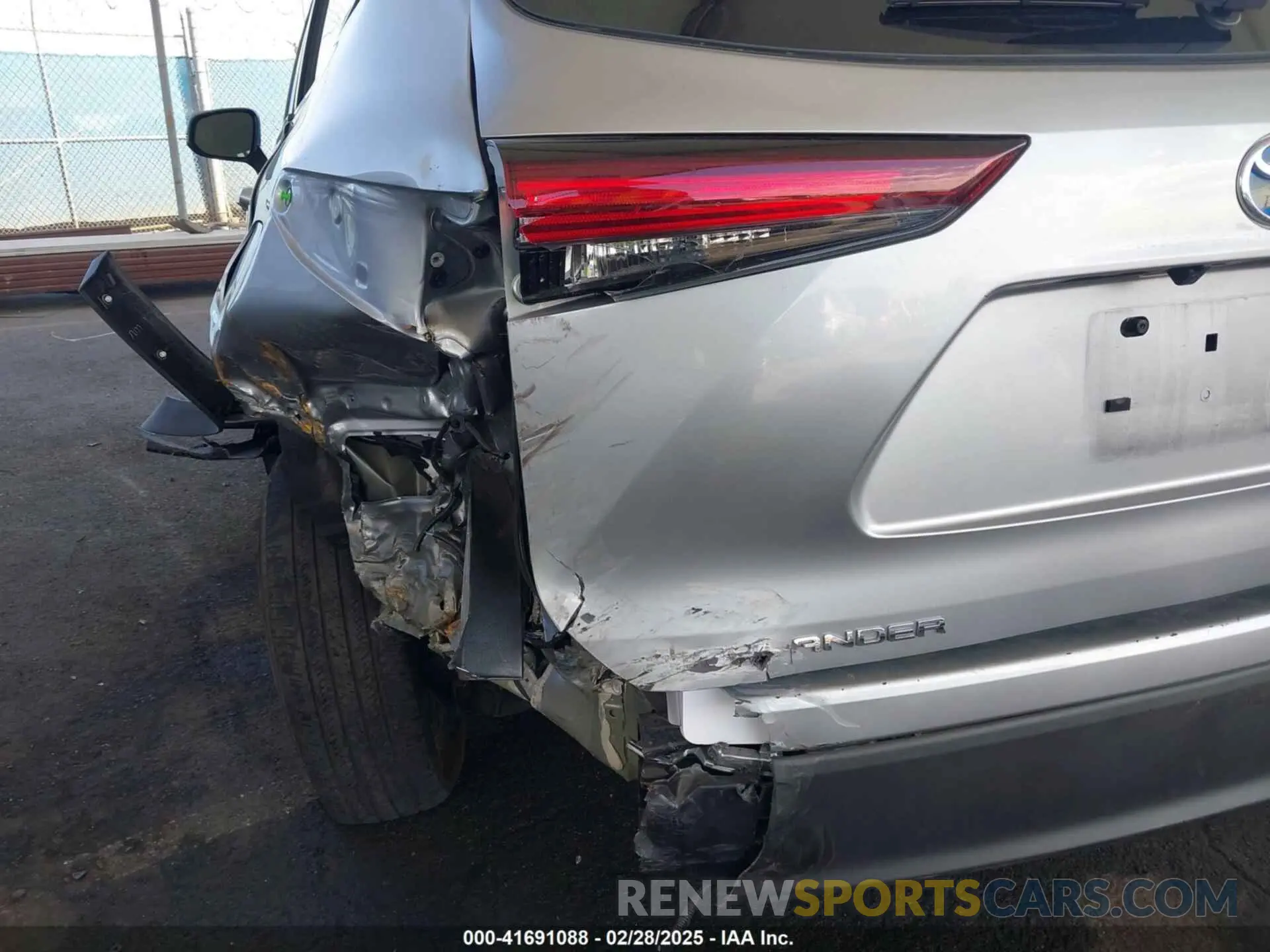 20 fotografías del automóvil dañado 5TDKBRCH3RS143382 TOYOTA HIGHLANDER HYBRID 2024