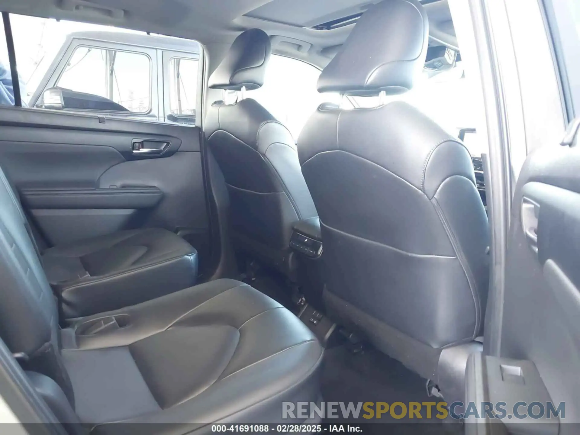 8 fotografías del automóvil dañado 5TDKBRCH3RS143382 TOYOTA HIGHLANDER HYBRID 2024