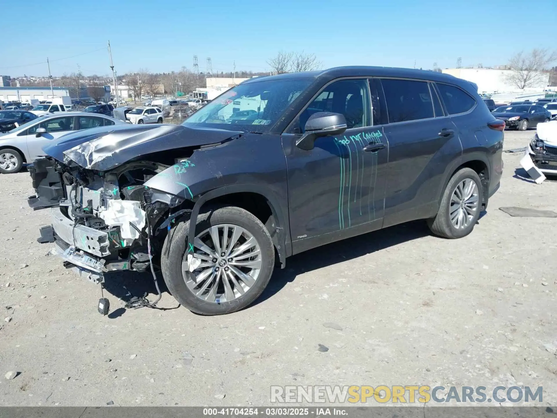 2 fotografías del automóvil dañado 5TDEBRCH2SS651751 TOYOTA HIGHLANDER HYBRID 2025