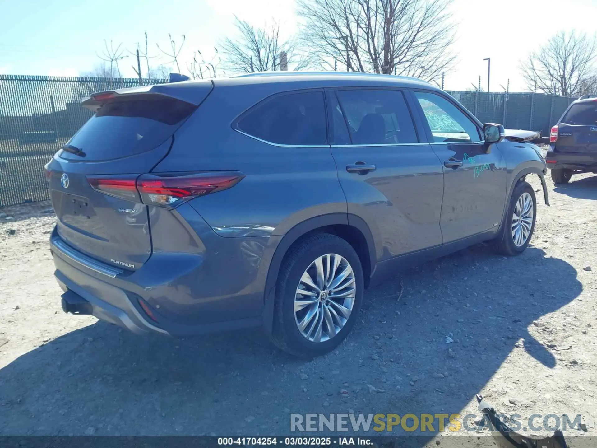 4 fotografías del automóvil dañado 5TDEBRCH2SS651751 TOYOTA HIGHLANDER HYBRID 2025