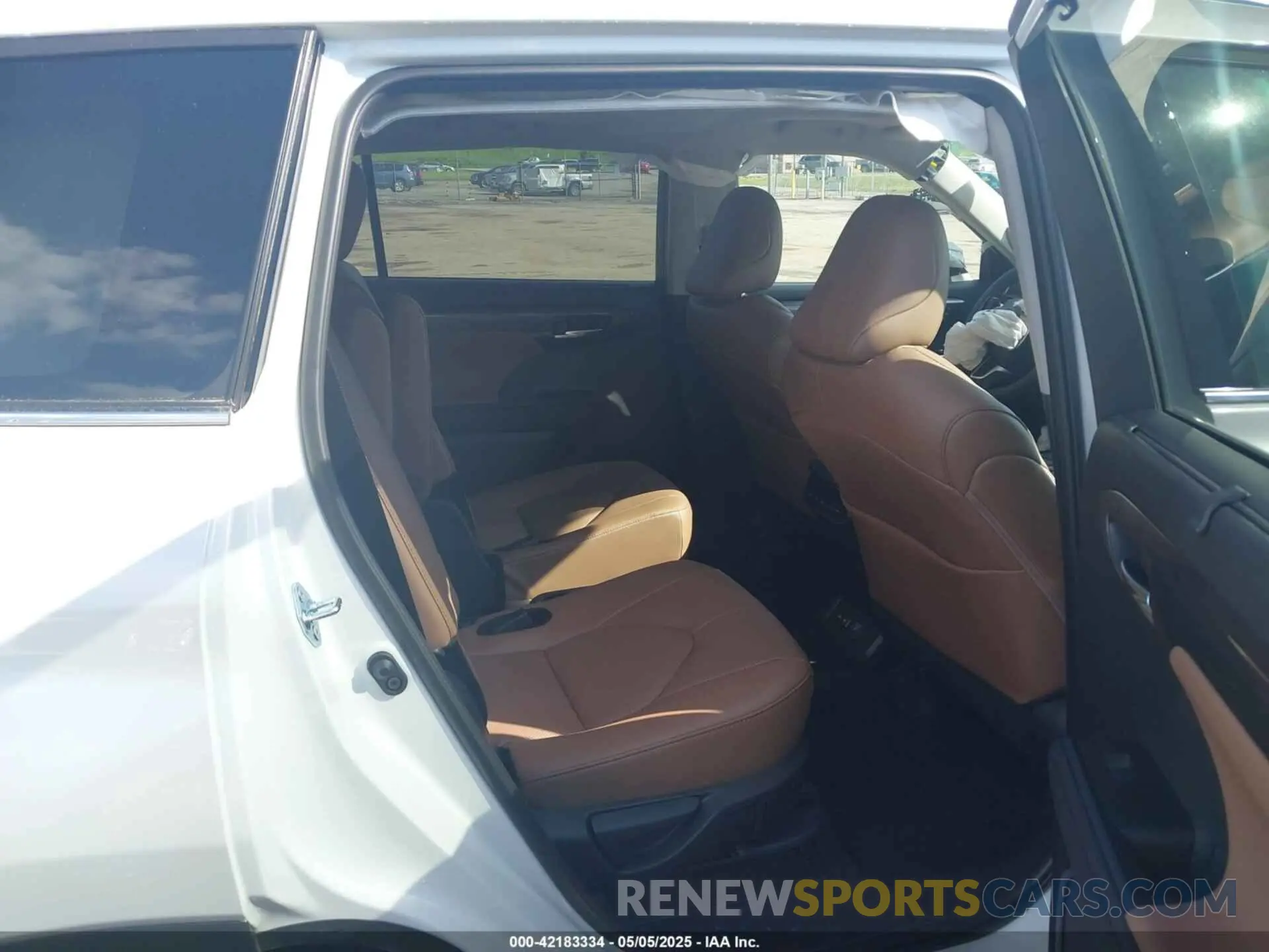 8 fotografías del automóvil dañado 5TDKBRCHXSS662712 TOYOTA HIGHLANDER HYBRID 2025