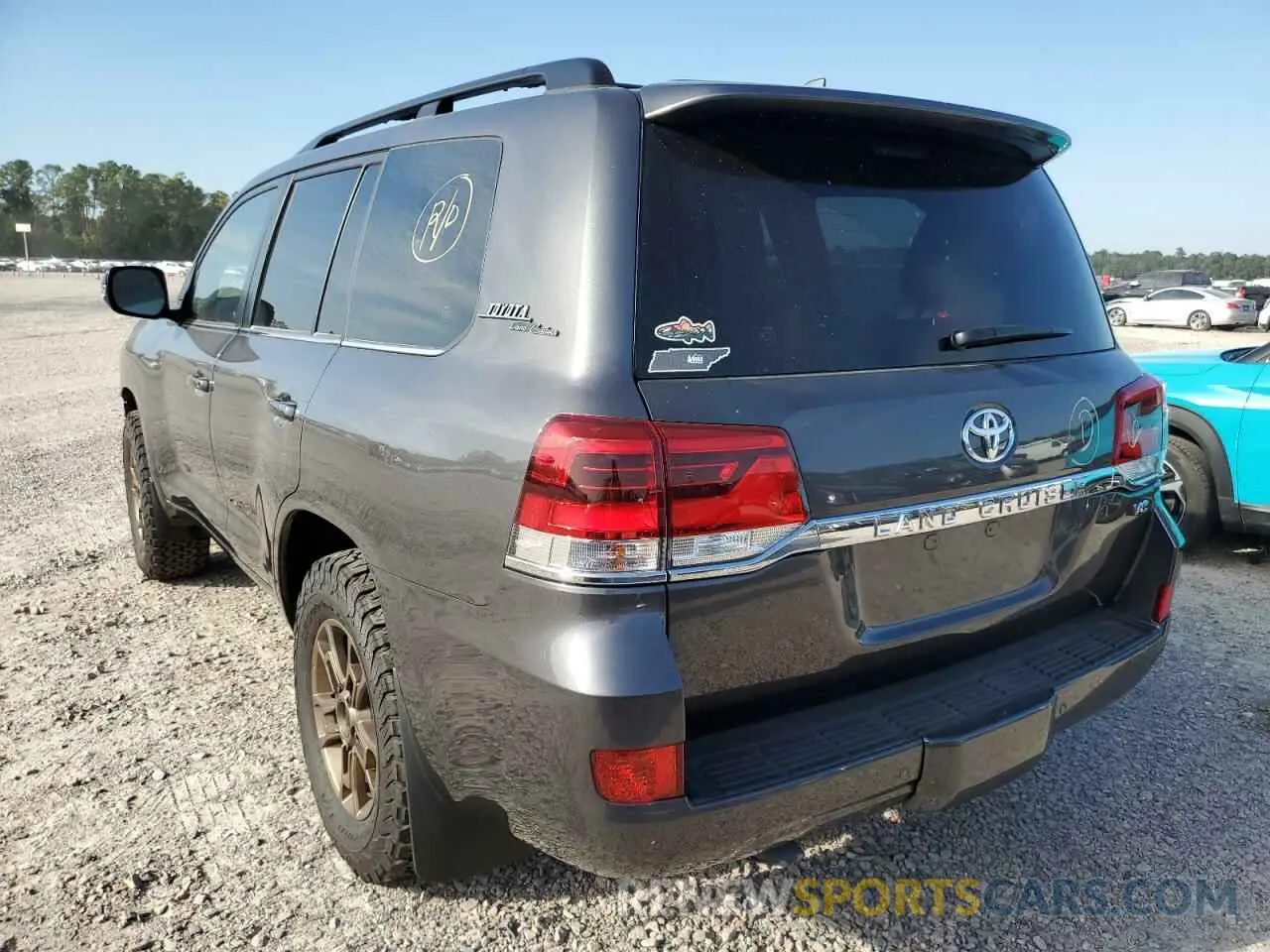 3 fotografías del automóvil dañado JTMCY7AJ2M4105532 TOYOTA LAND CRUIS 2021