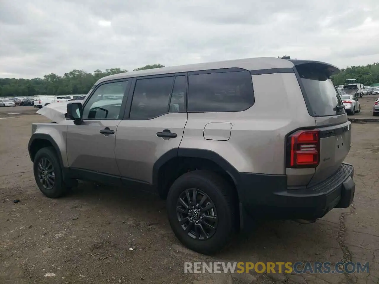 2 fotografías del automóvil dañado JTEABFAJ0RK016415 TOYOTA LAND CRUIS 2024