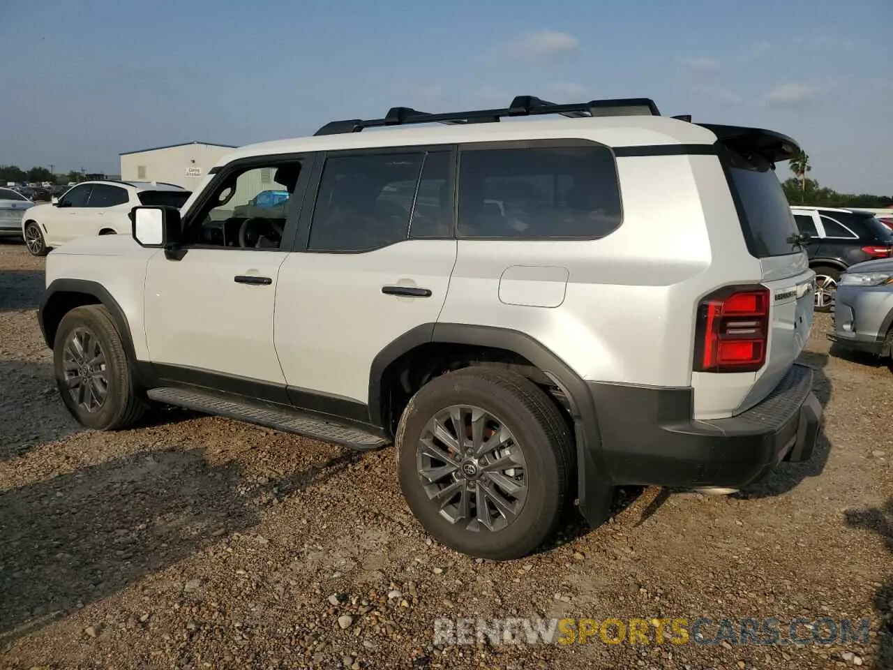 2 fotografías del automóvil dañado JTEABFAJ1S5012393 TOYOTA LAND CRUIS 2025