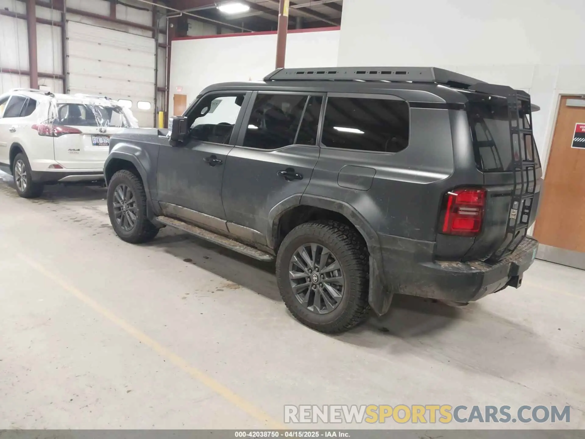 3 fotografías del automóvil dañado JTEABFAJ7R5007659 TOYOTA LAND CRUISER 2024