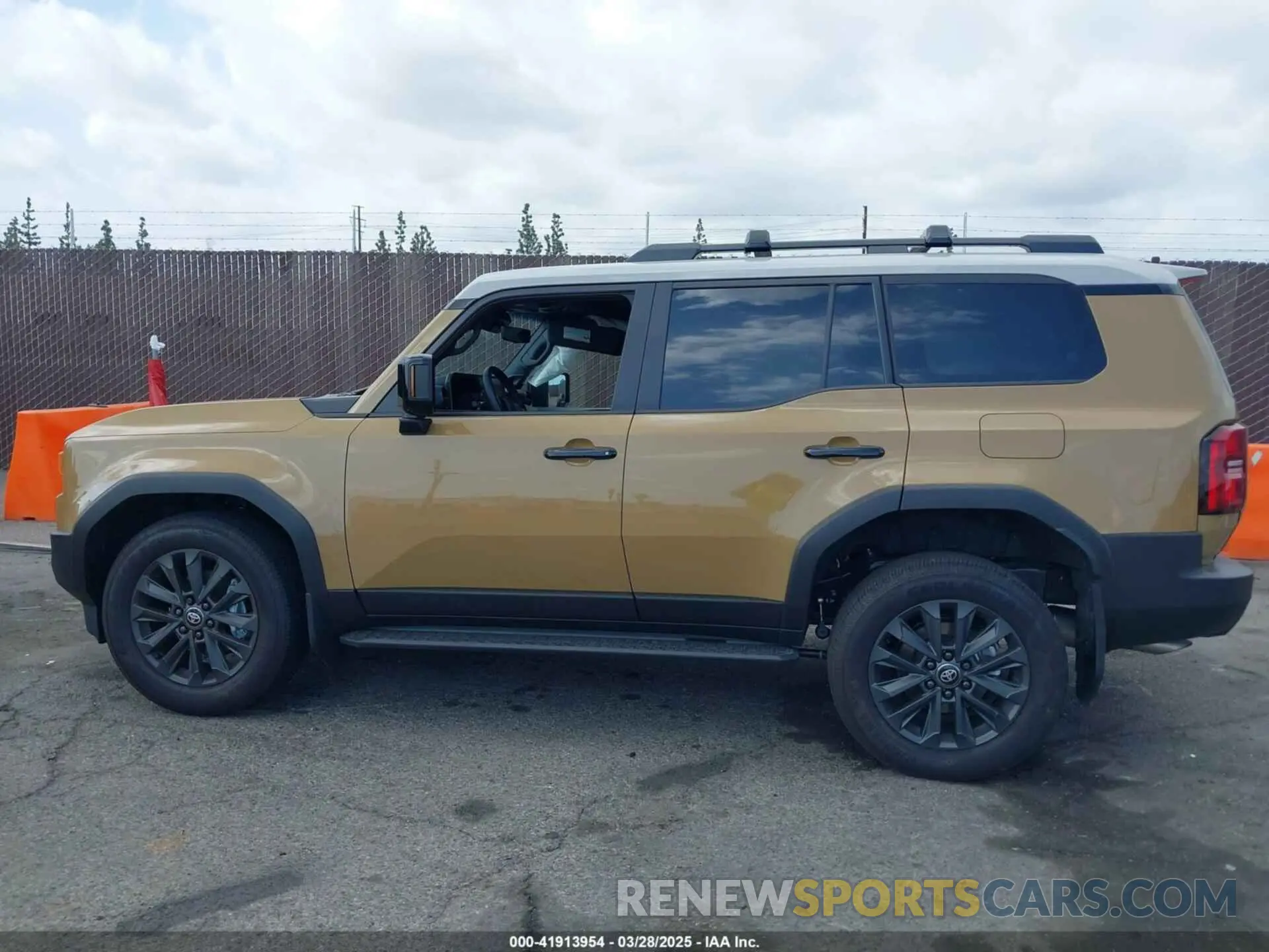 14 fotografías del automóvil dañado JTEABFAJ8SK024963 TOYOTA LAND CRUISER 2025