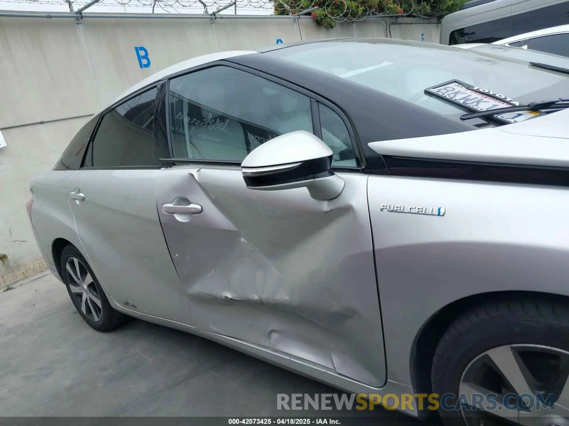 13 fotografías del automóvil dañado JTDBVRBD2KA006751 TOYOTA MIRAI 2019