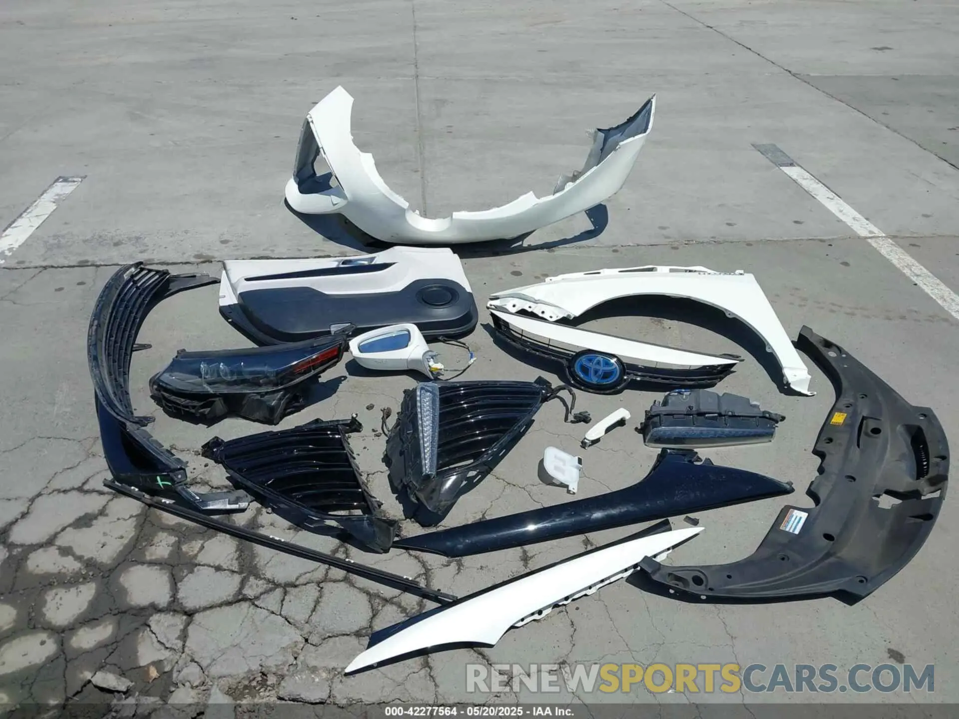 12 fotografías del automóvil dañado JTDBVRBD2KA007074 TOYOTA MIRAI 2019