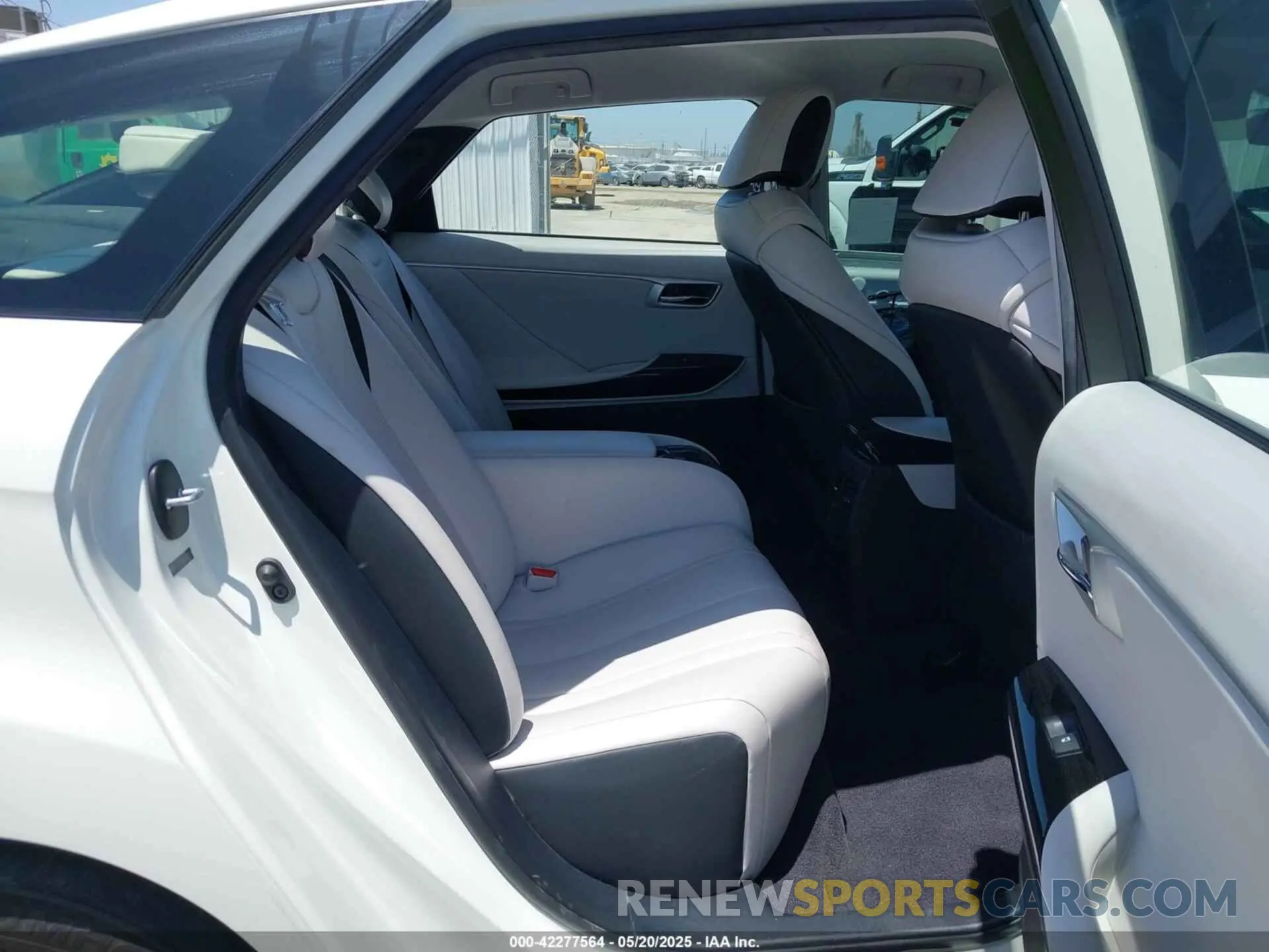 8 fotografías del automóvil dañado JTDBVRBD2KA007074 TOYOTA MIRAI 2019
