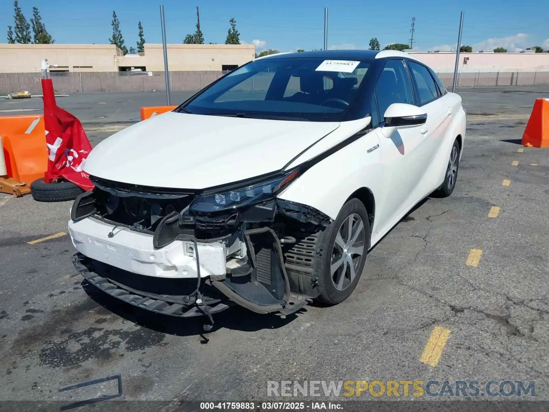 2 fotografías del automóvil dañado JTDBVRBD2LA008212 TOYOTA MIRAI 2020