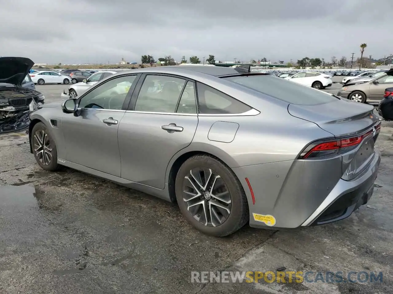 2 fotografías del automóvil dañado JTDAAAAA3NA004642 TOYOTA MIRAI LE 2022