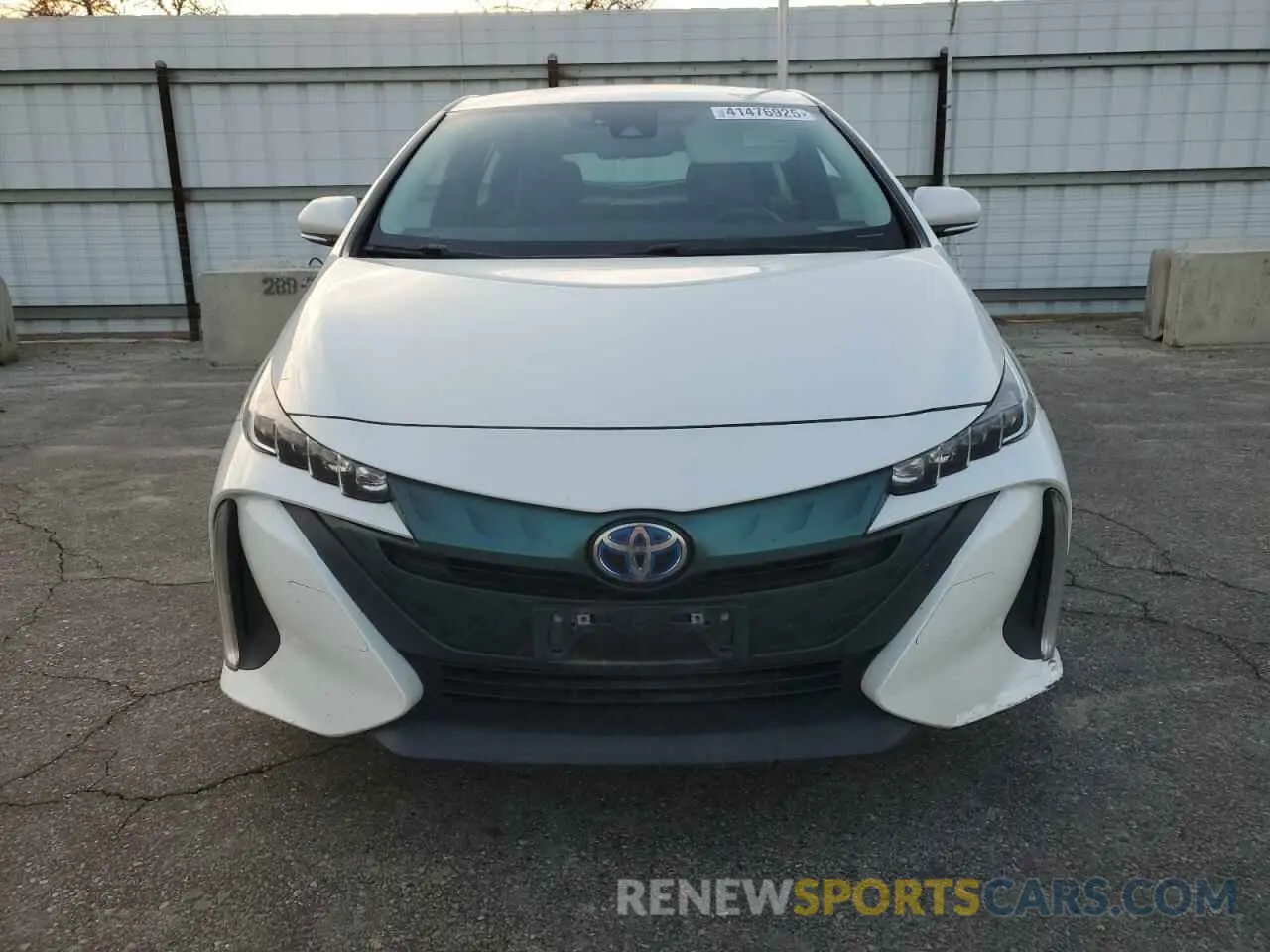 5 fotografías del automóvil dañado JTDKARFP0K3105458 TOYOTA PRIUS 2019