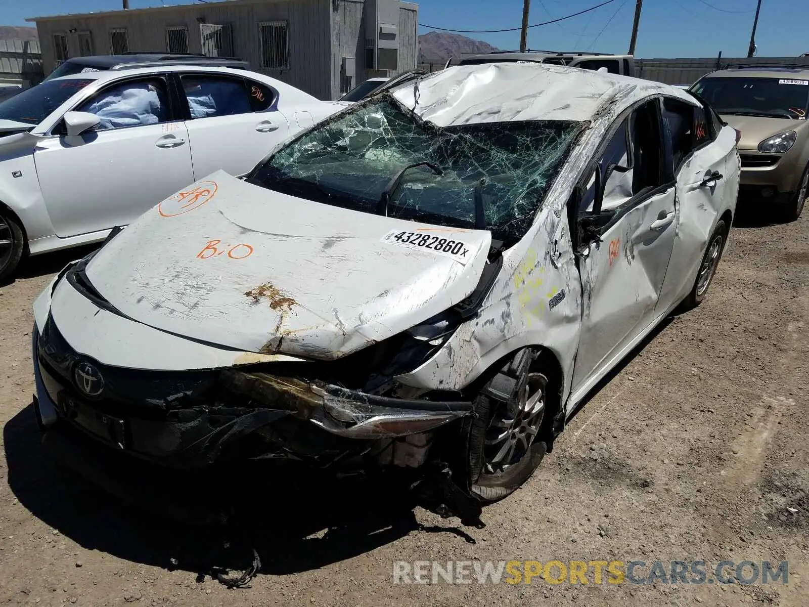2 fotografías del automóvil dañado JTDKARFP2K3111052 TOYOTA PRIUS 2019