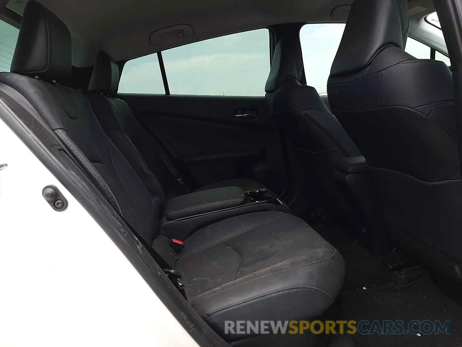 6 fotografías del automóvil dañado JTDKARFPXK3110103 TOYOTA PRIUS 2019