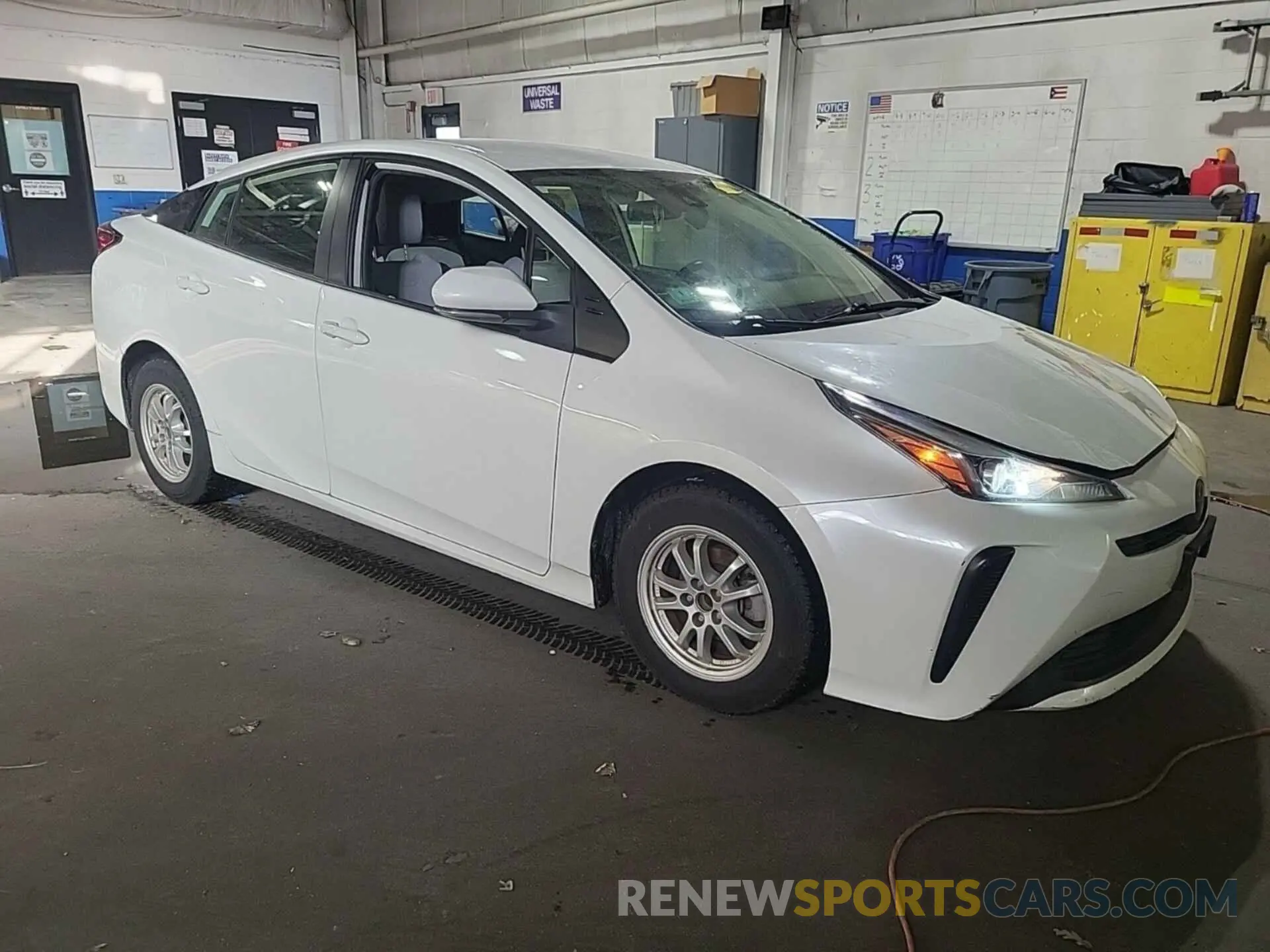 10 fotografías del automóvil dañado JTDKARFU0K3070569 TOYOTA PRIUS 2019