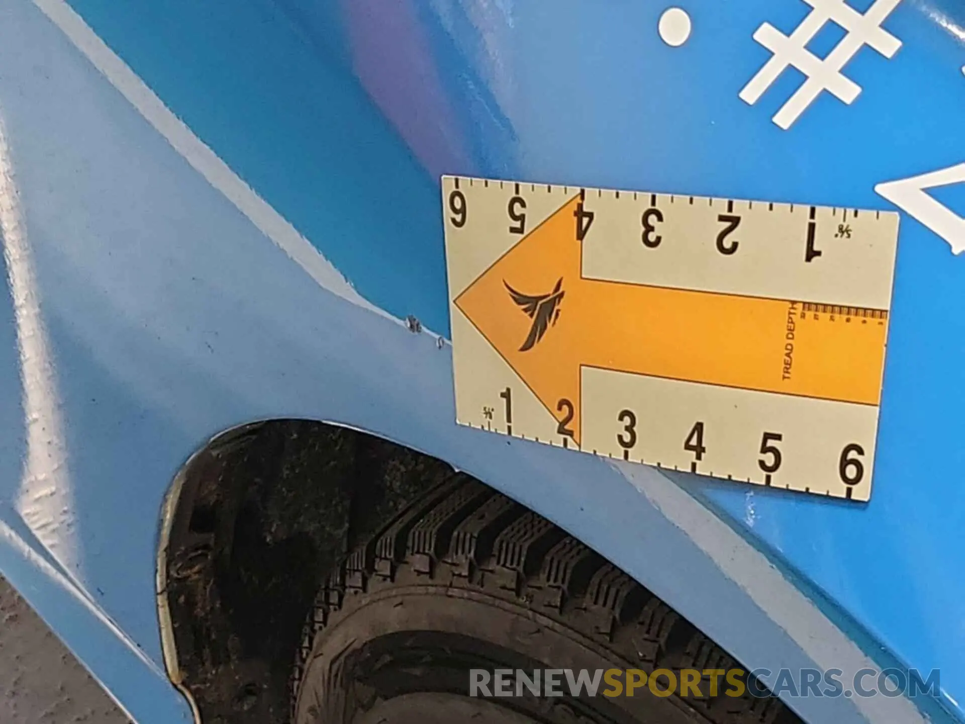 8 fotografías del automóvil dañado JTDKARFU0K3070569 TOYOTA PRIUS 2019