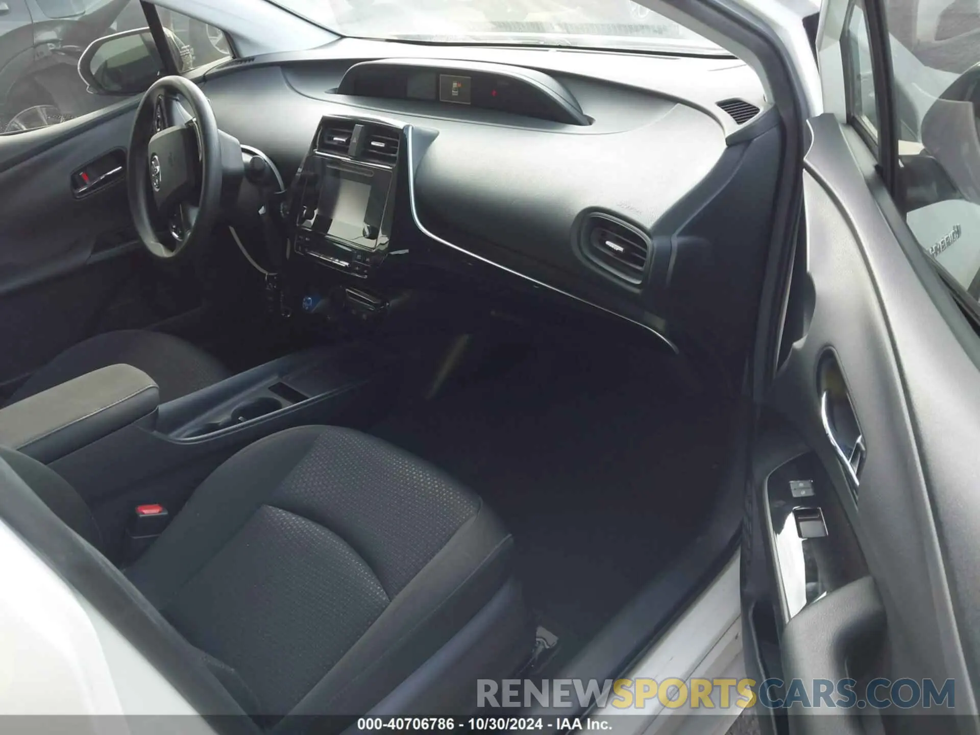 5 fotografías del automóvil dañado JTDKARFU0K3077134 TOYOTA PRIUS 2019