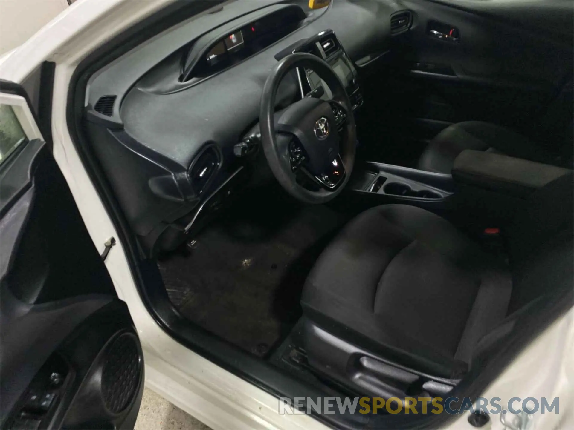 5 fotografías del automóvil dañado JTDKARFU0K3090689 TOYOTA PRIUS 2019