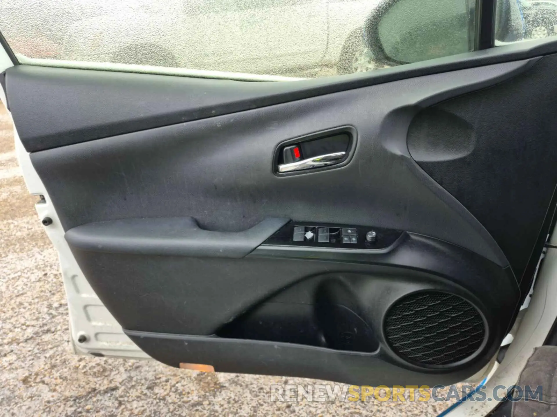 9 fotografías del automóvil dañado JTDKARFU0K3090689 TOYOTA PRIUS 2019