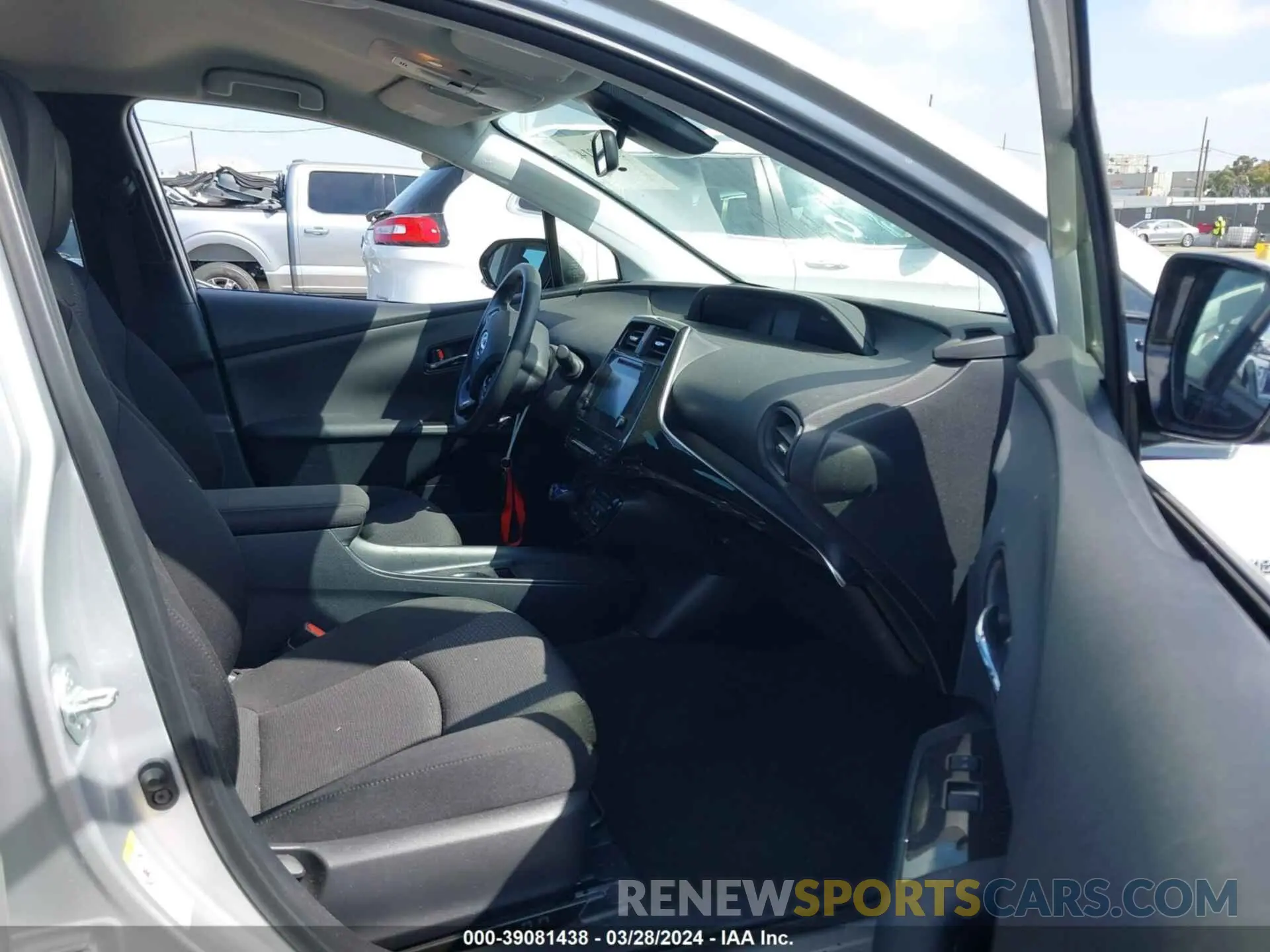 5 fotografías del automóvil dañado JTDKARFU0K3093429 TOYOTA PRIUS 2019