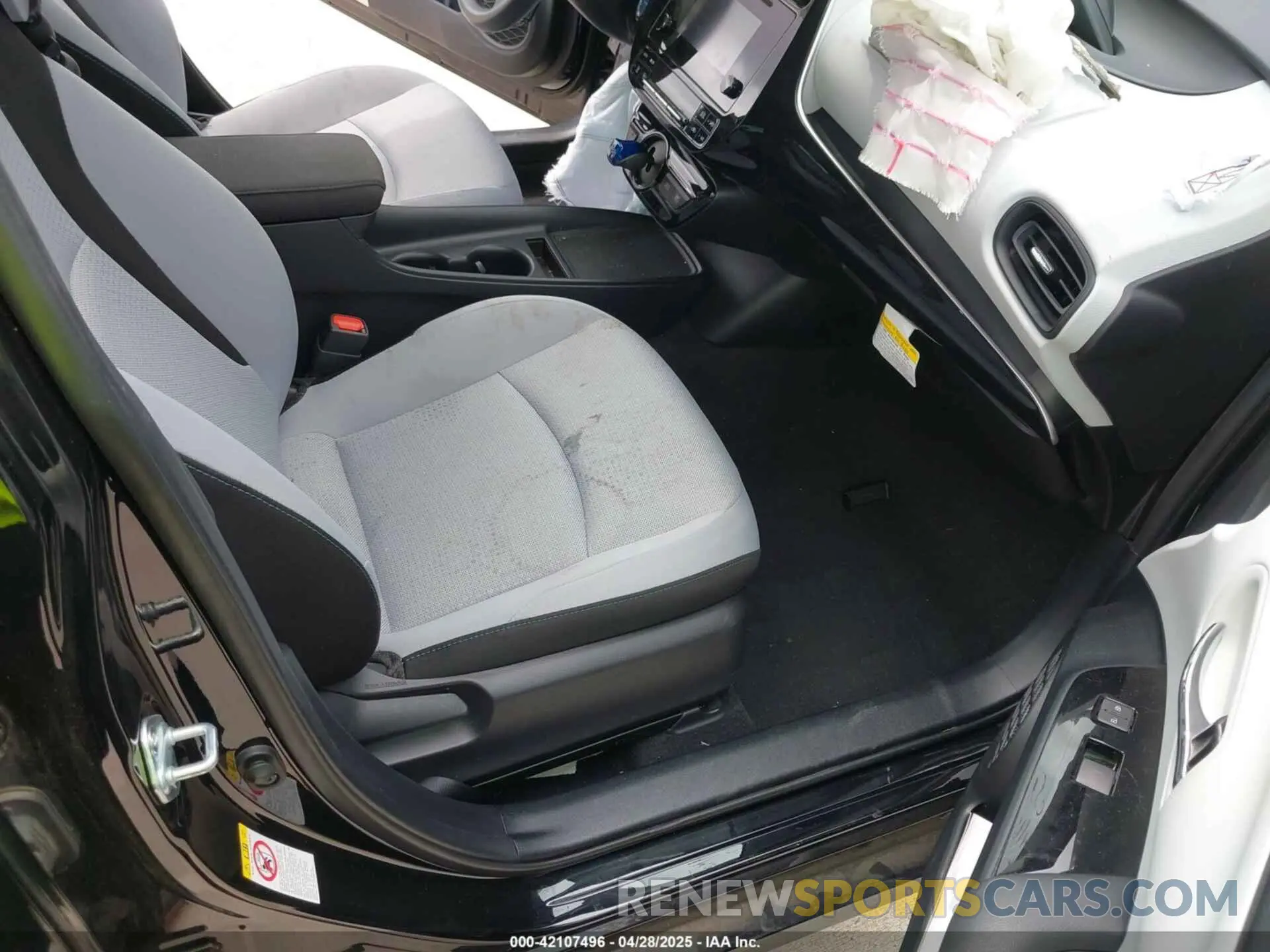 5 fotografías del automóvil dañado JTDKARFU0K3095844 TOYOTA PRIUS 2019