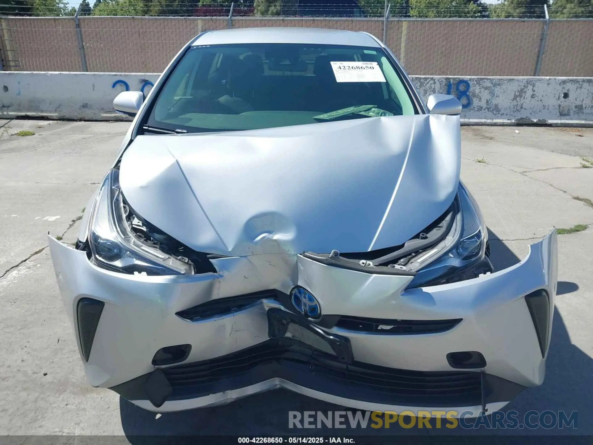 12 fotografías del automóvil dañado JTDKARFU0K3098310 TOYOTA PRIUS 2019