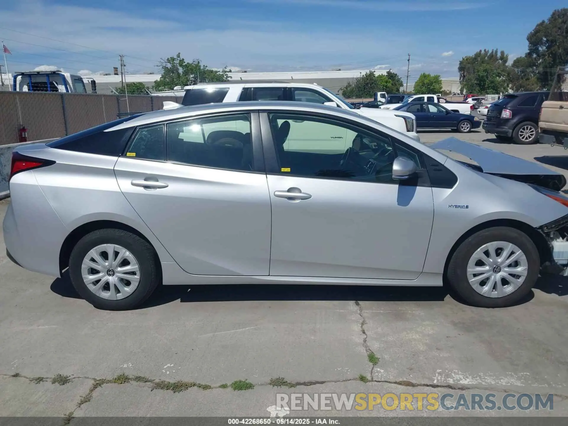 13 fotografías del automóvil dañado JTDKARFU0K3098310 TOYOTA PRIUS 2019