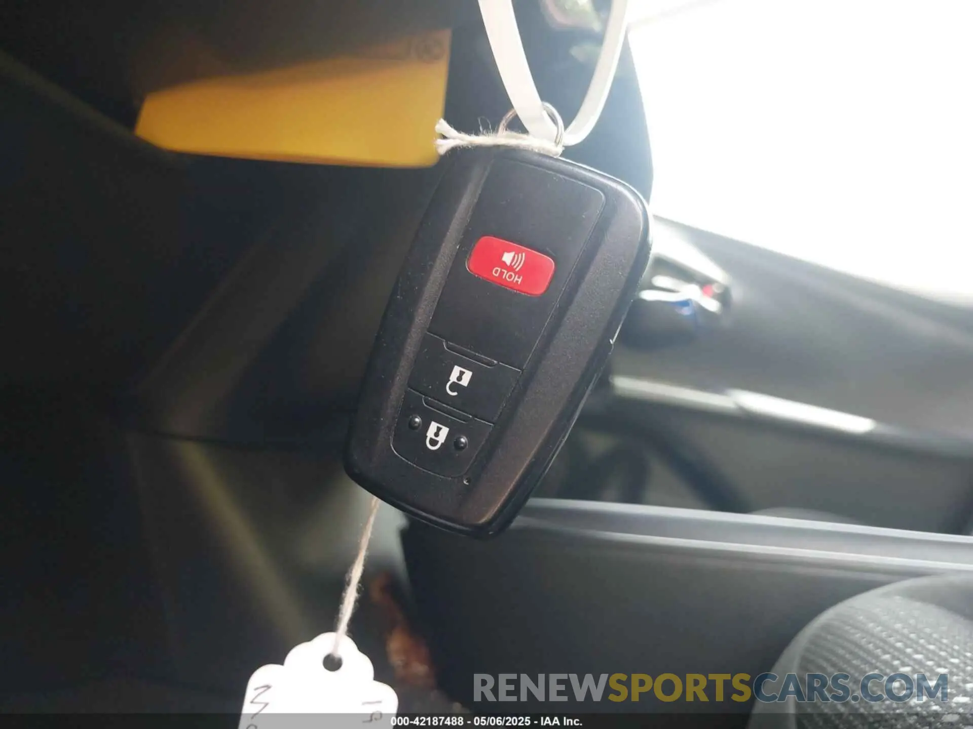 11 fotografías del automóvil dañado JTDKARFU1K3101487 TOYOTA PRIUS 2019