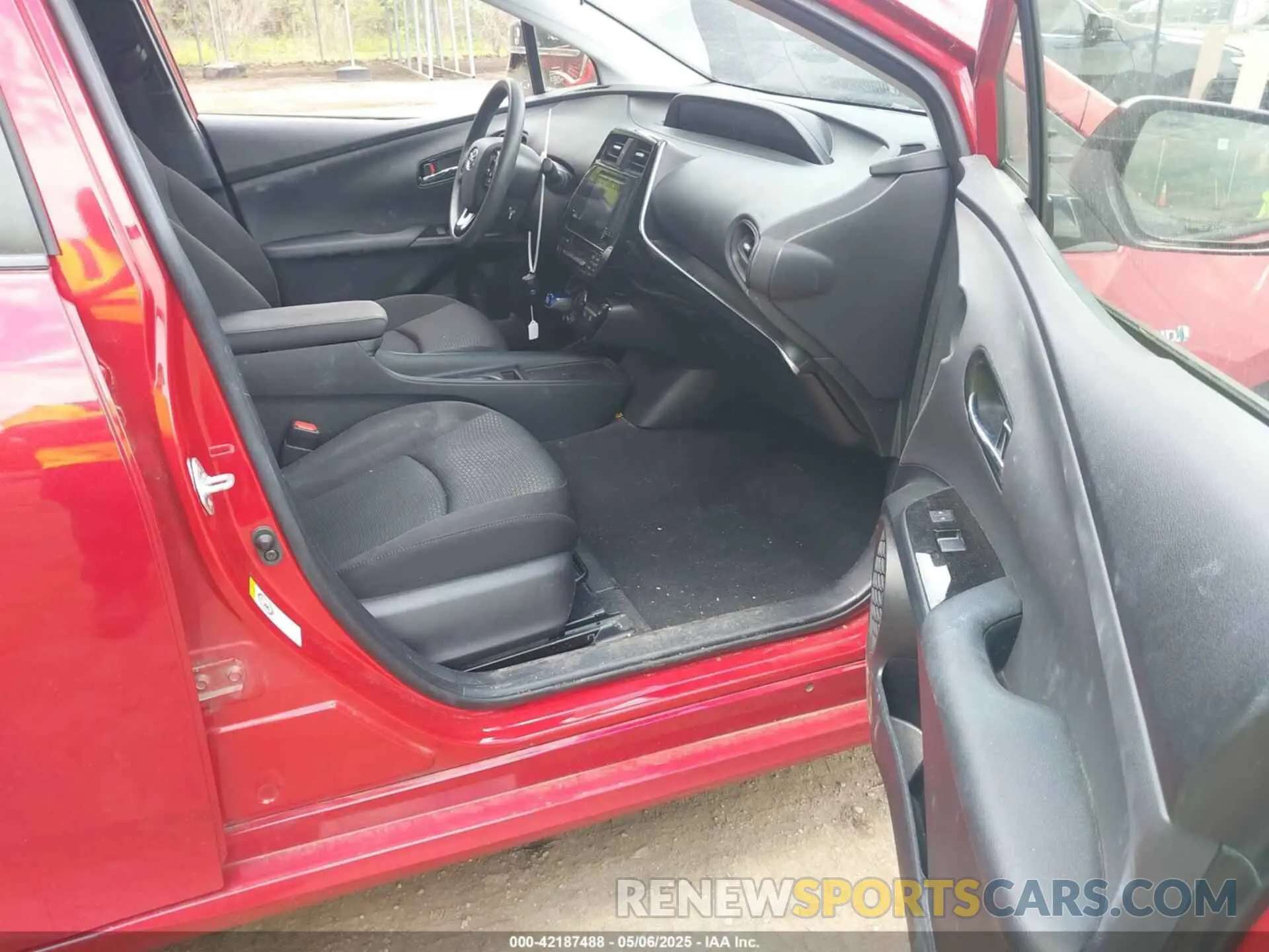 5 fotografías del automóvil dañado JTDKARFU1K3101487 TOYOTA PRIUS 2019