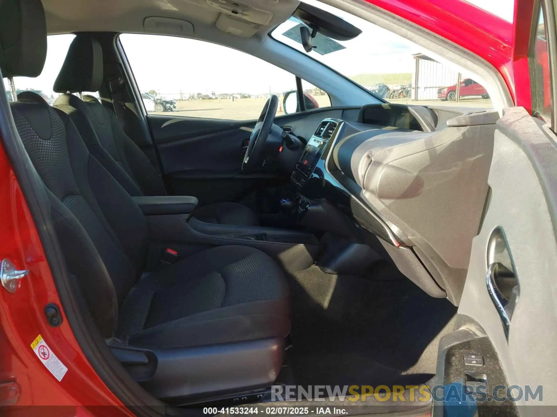 5 fotografías del automóvil dañado JTDKARFU2K3069858 TOYOTA PRIUS 2019