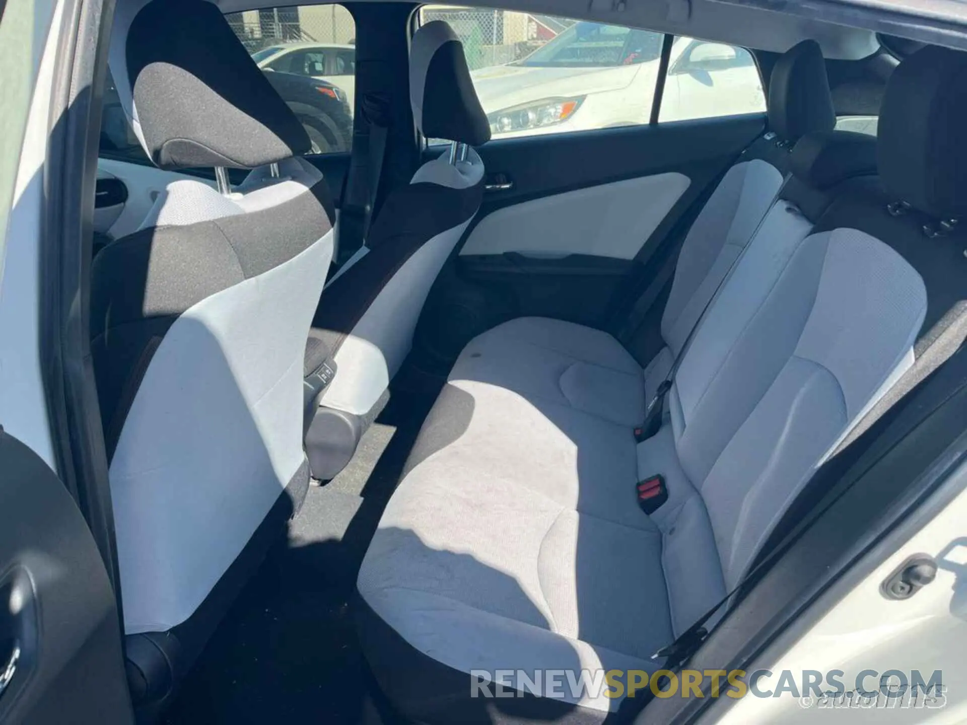 2 fotografías del automóvil dañado JTDKARFU3K3071487 TOYOTA PRIUS 2019