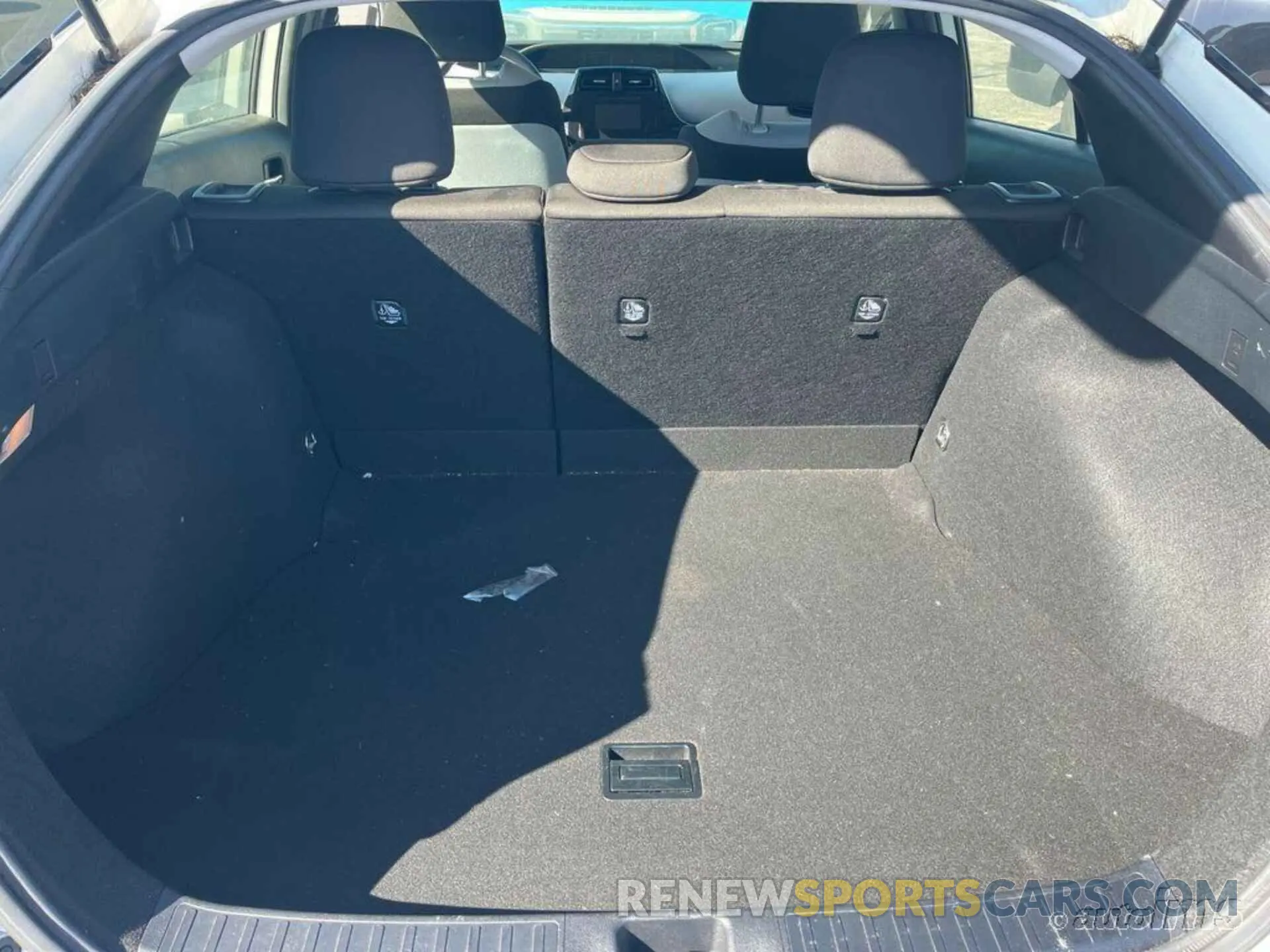 5 fotografías del automóvil dañado JTDKARFU3K3071487 TOYOTA PRIUS 2019