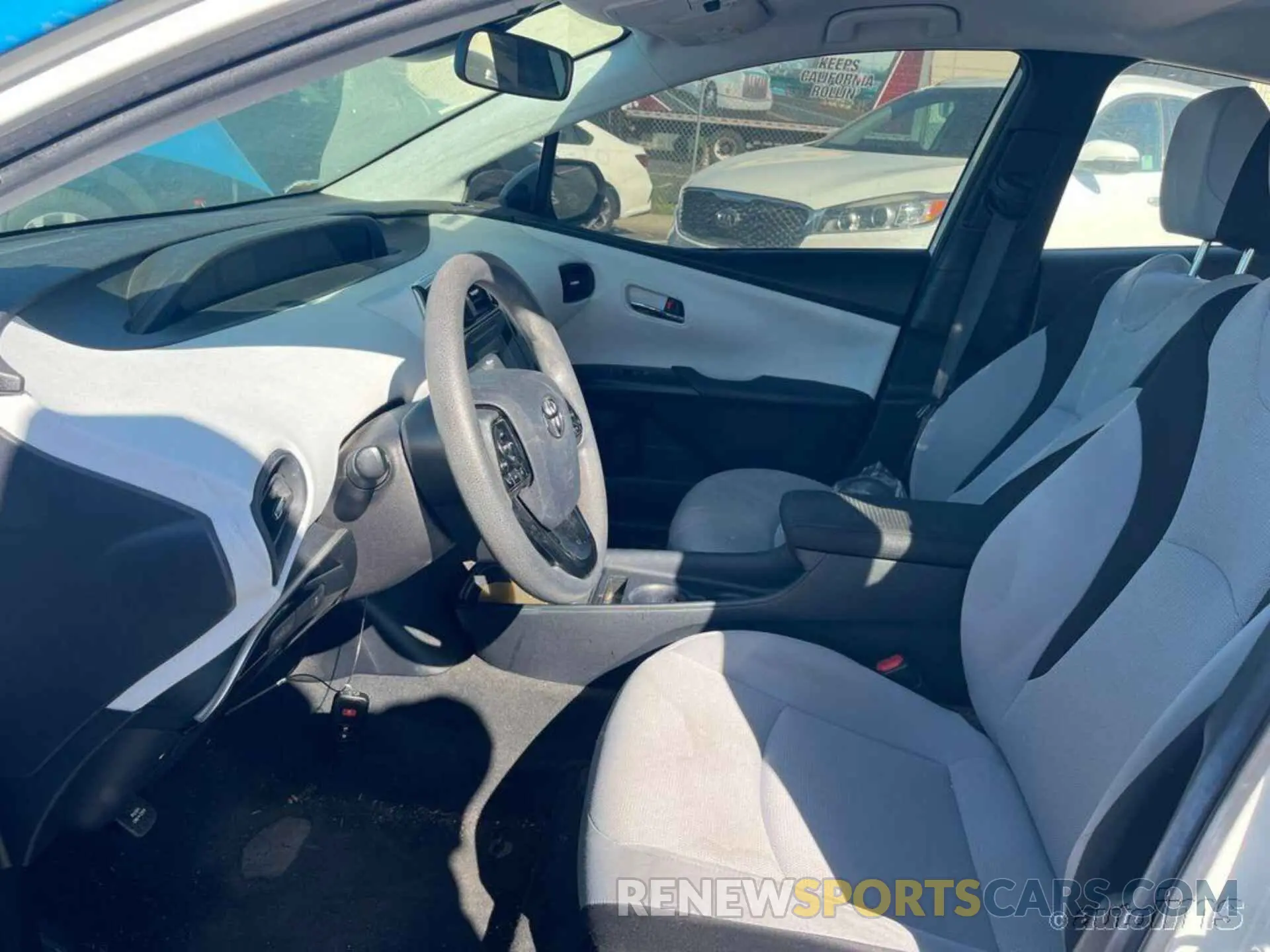 8 fotografías del automóvil dañado JTDKARFU3K3071487 TOYOTA PRIUS 2019