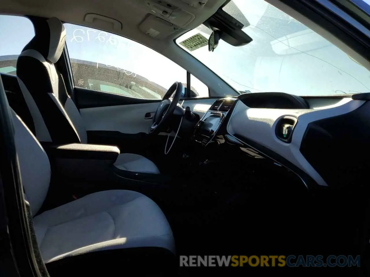5 fotografías del automóvil dañado JTDKARFU3K3091805 TOYOTA PRIUS 2019