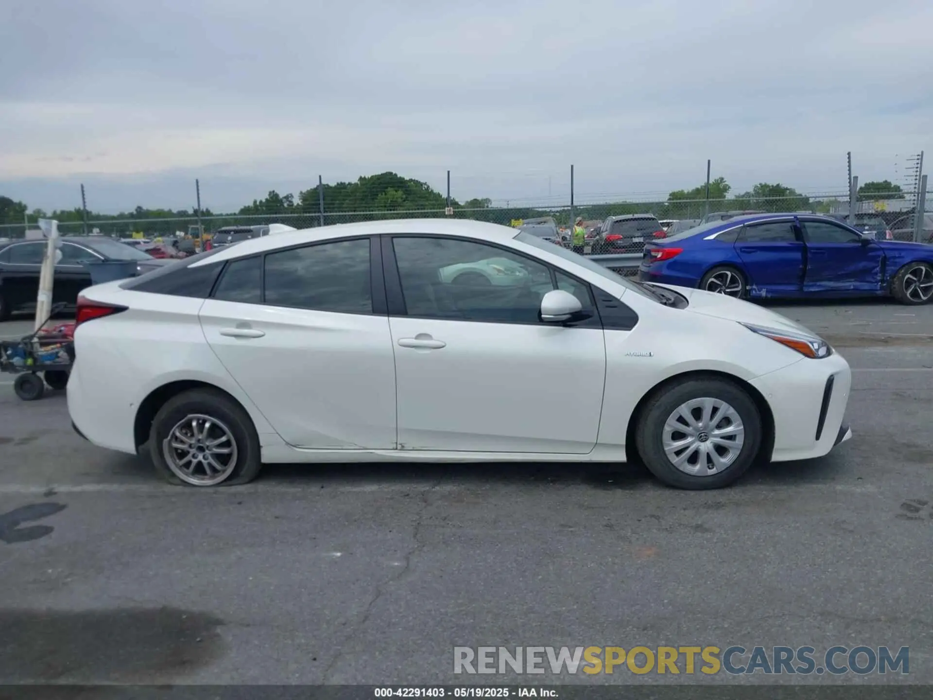 12 fotografías del automóvil dañado JTDKARFU3K3102222 TOYOTA PRIUS 2019
