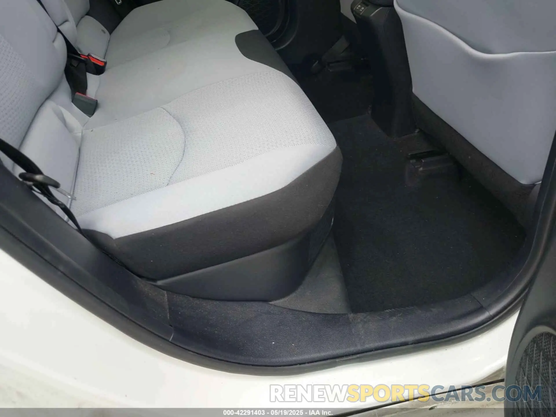 8 fotografías del automóvil dañado JTDKARFU3K3102222 TOYOTA PRIUS 2019