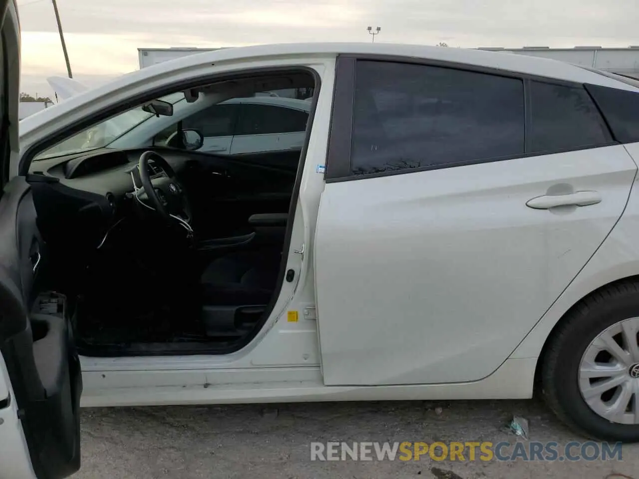 13 fotografías del automóvil dañado JTDKARFU4K3093515 TOYOTA PRIUS 2019