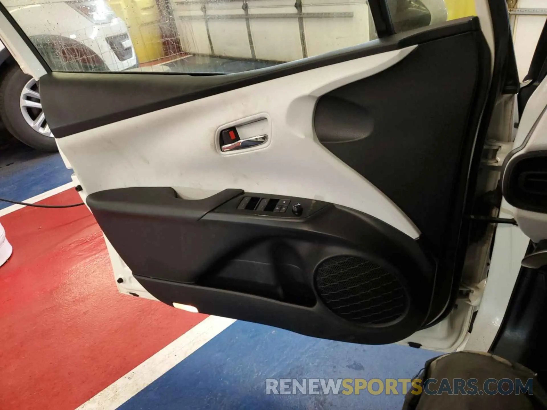 8 fotografías del automóvil dañado JTDKARFU5K3068994 TOYOTA PRIUS 2019