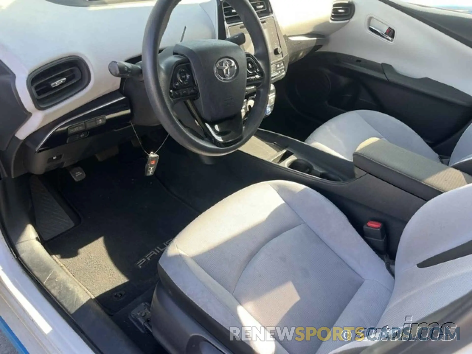 8 fotografías del automóvil dañado JTDKARFU5K3071006 TOYOTA PRIUS 2019