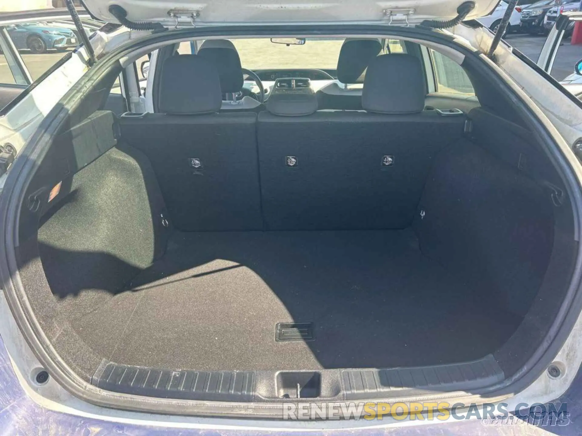 4 fotografías del automóvil dañado JTDKARFU5K3071796 TOYOTA PRIUS 2019