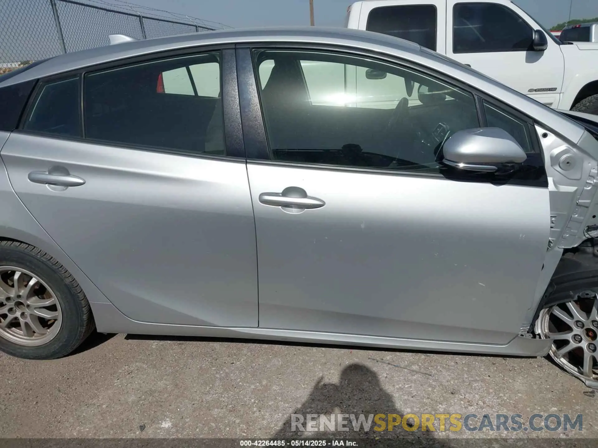 13 fotografías del automóvil dañado JTDKARFU5K3073984 TOYOTA PRIUS 2019