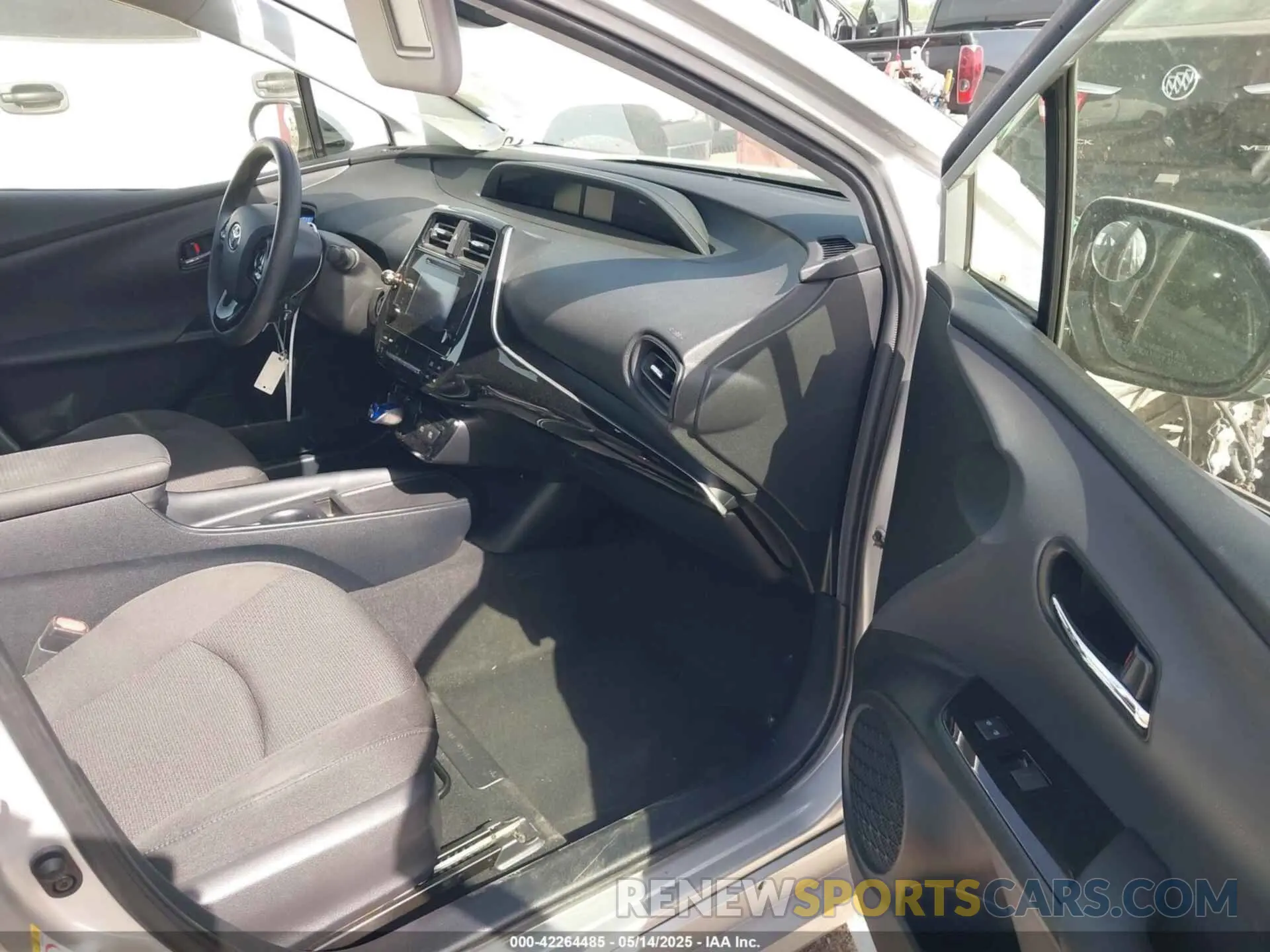 5 fotografías del automóvil dañado JTDKARFU5K3073984 TOYOTA PRIUS 2019