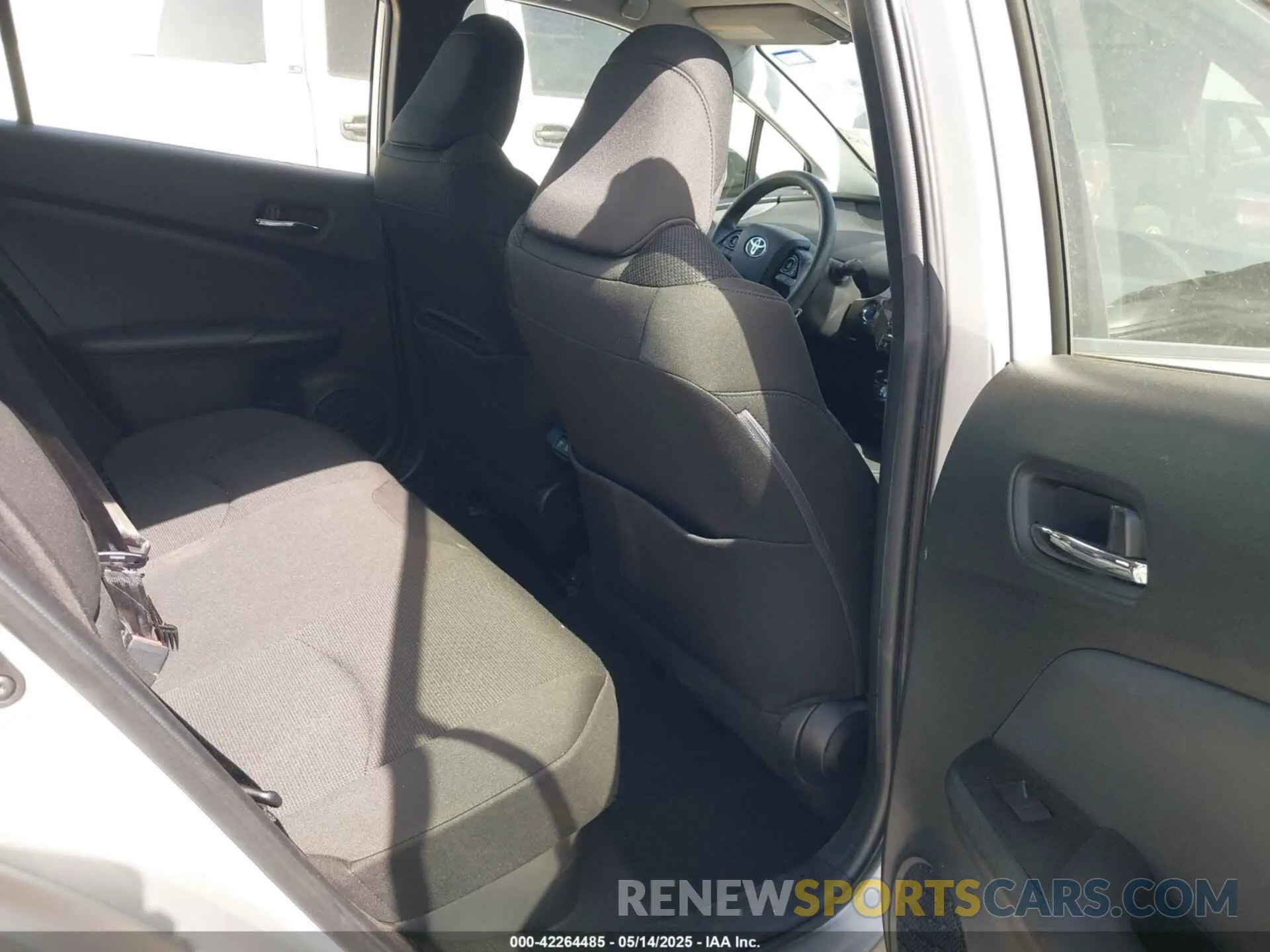 8 fotografías del automóvil dañado JTDKARFU5K3073984 TOYOTA PRIUS 2019