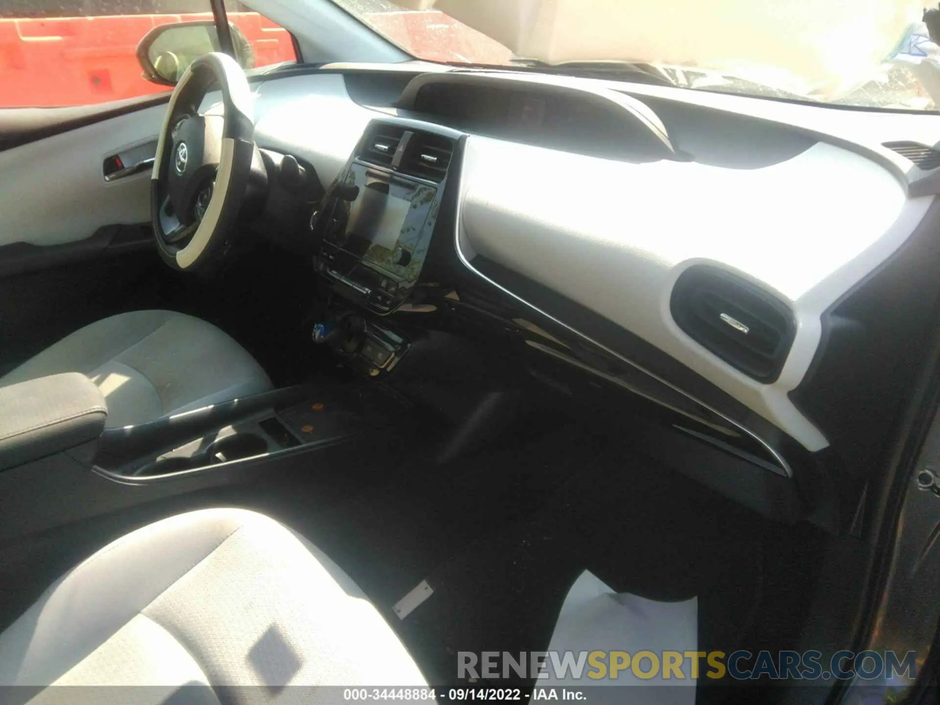 5 fotografías del automóvil dañado JTDKARFU5K3076240 TOYOTA PRIUS 2019