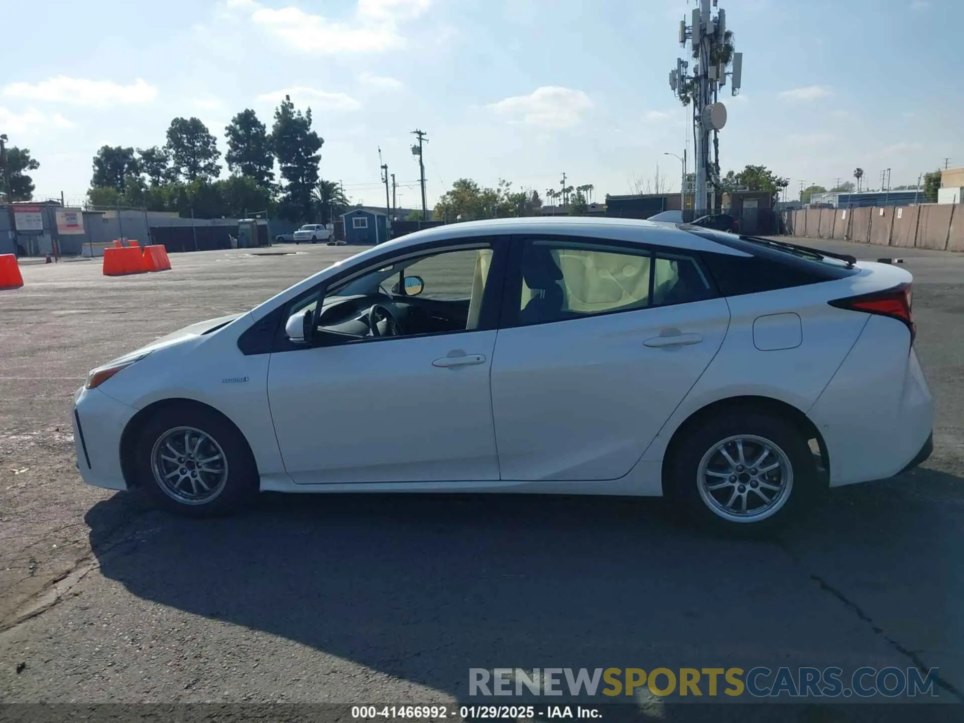 14 fotografías del automóvil dañado JTDKARFU5K3081941 TOYOTA PRIUS 2019