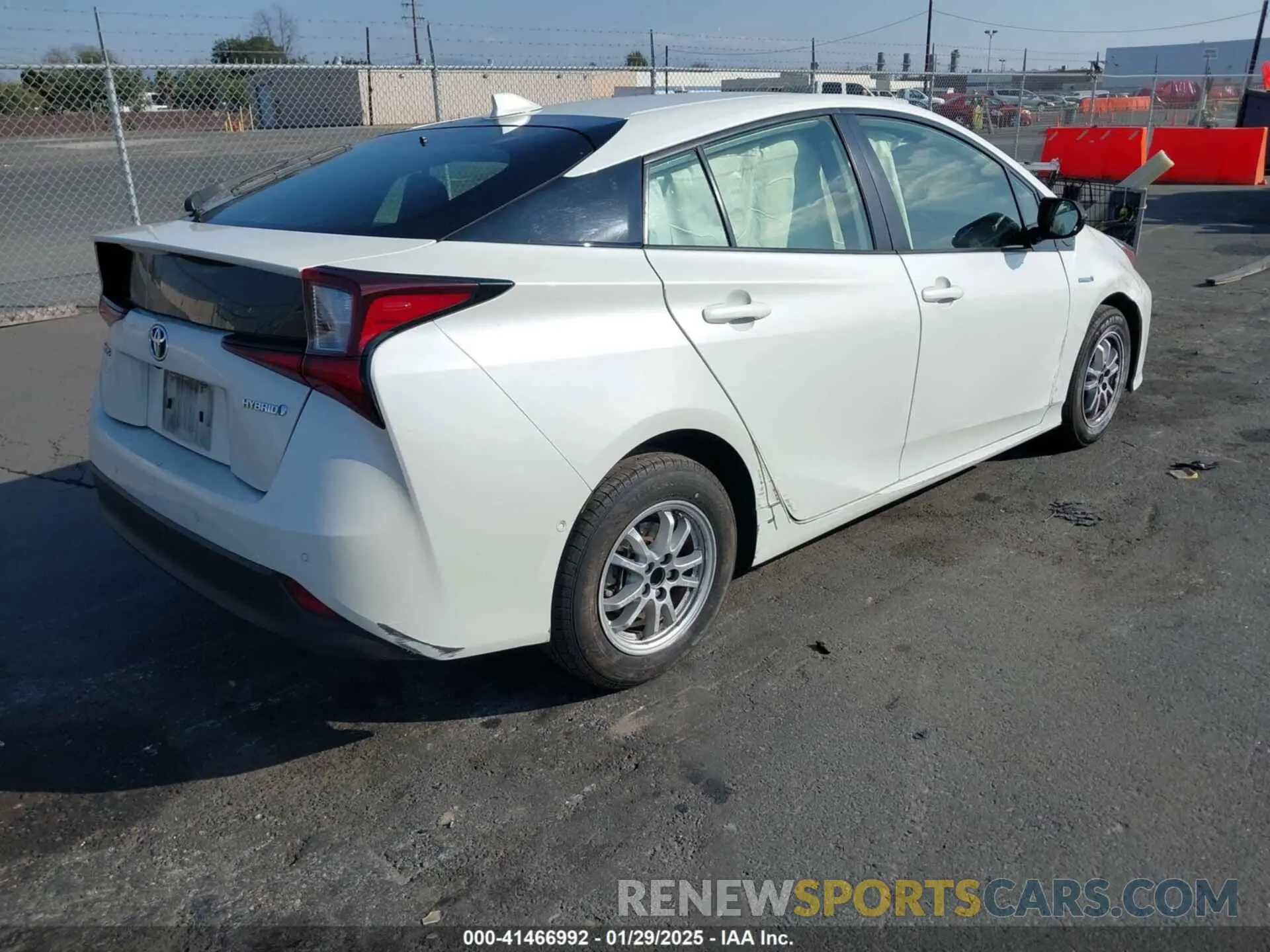 4 fotografías del automóvil dañado JTDKARFU5K3081941 TOYOTA PRIUS 2019